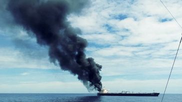 Δεξαμενόπλοιο δέχτηκε επίθεση στα Στενά του Ορμούζ