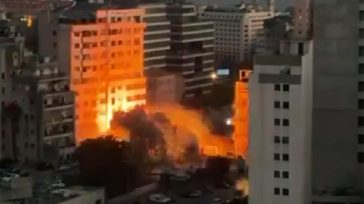 Καθηγητής στον Λίβανο: «22 χρόνια κόπου γκρεμίστηκαν από ισραηλινή βόμβα»