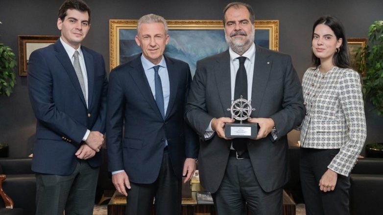 O Νικόλαος Πατέρας, επίτιμο μέλος του Propeller Club Πειραιά O Νικόλαος Πατέρας, επίτιμο μέλος του Propeller Club Πειραιά