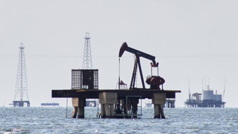 Ο πόλεμος εκτοξεύει τις τιμές σε καύσιμα και τρόφιμα