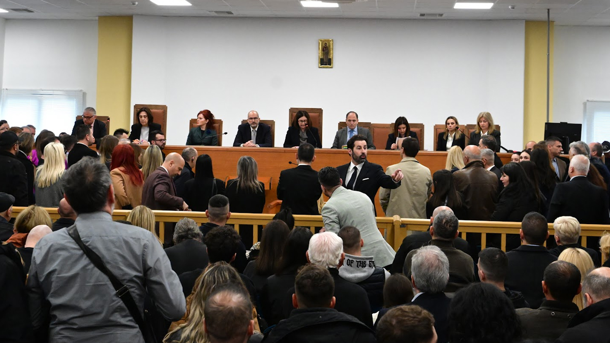 Αναβολή για την 1η Απριλίου πήρε η δίκη των Τεμπών – Χάος επικράτησε στην αίθουσα