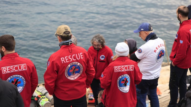 «Πηγάδι του Διαβόλου»: Βρέθηκαν βατραχοπέδιλο, φιάλη οξυγόνου και καταδυτικό σκούτερ