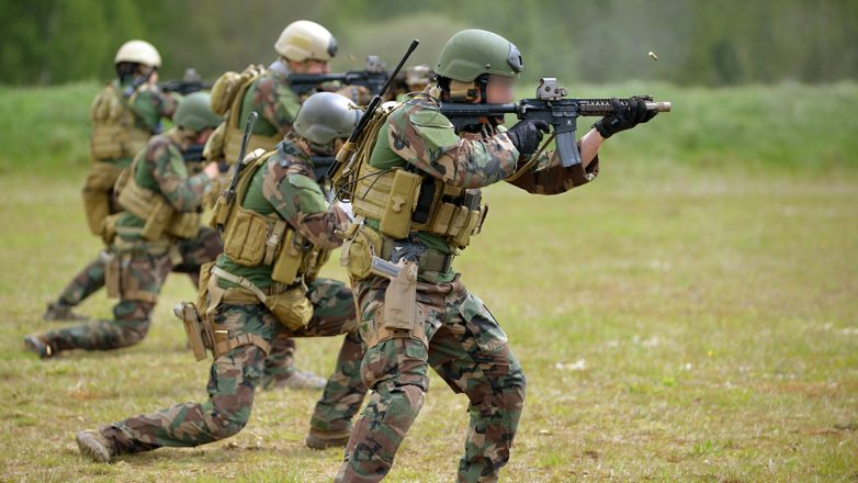 Ο Τραμπ εξετάζει την απόσυρση μέρους των αμερικανικών στρατευμάτων από την Ευρώπη