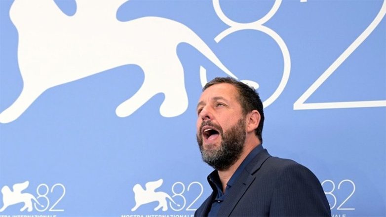 Ο Άνταμ Σάντλερ στο ψυχολογικό δράμα «Time Out» του Netflix