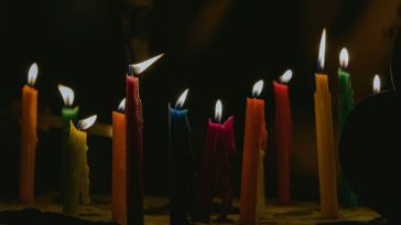 Λαμπάδες Πάσχα 2026: Πρωτότυπες επιλογές για μικρούς και μεγάλους