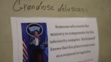 Ο υπουργός Άμυνας των ΗΠΑ σε… ιρανικό πύραυλο