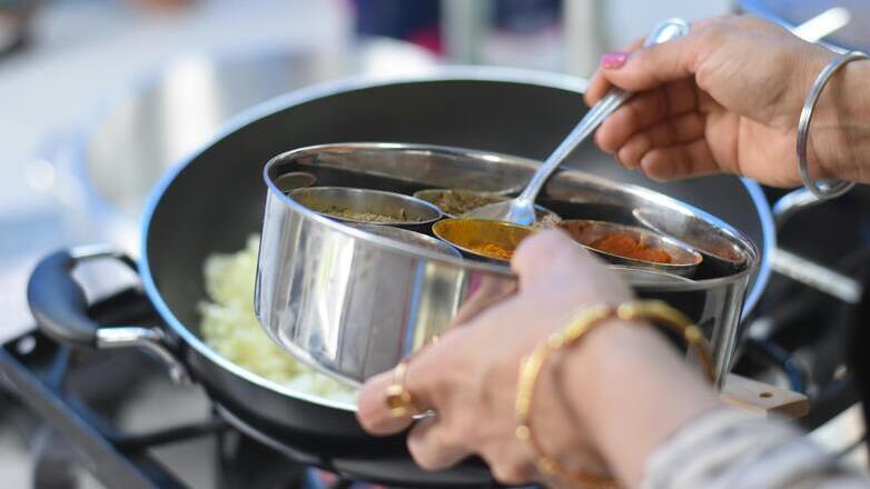 Το μαγείρεμα σπιτικού γεύματος μειώνει τον κίνδυνο άνοιας στους ηλικιωμένους