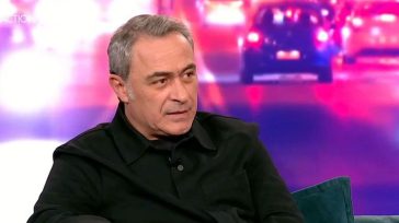 Θανάσης Κουρλαμπάς – «Ως παιδί έζησα δύσκολες στιγμές – Μεγάλωσα μόνος μου»