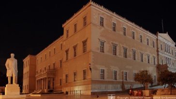 Βουλή: Έσβησαν τα φώτα του κοινοβουλίου για την «Ώρα της Γης»