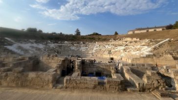 Αποκαθίσταται το σκηνικό οικοδόμημα του αρχαίου θεάτρου της Λάρισας