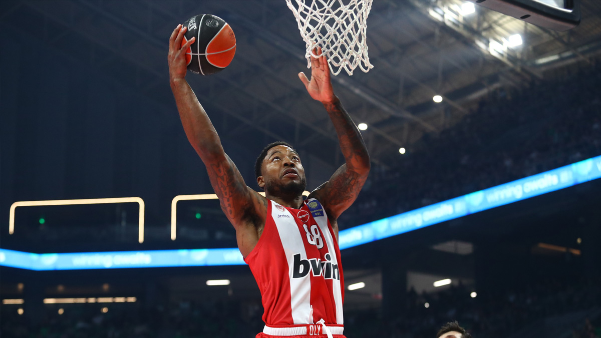 Ανησυχία για Τζόουνς στον Ολυμπιακό