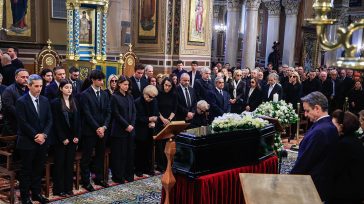 Η Ελλάδα αποχαιρέτησε τη Μαρινέλλα – Συγκλονιστικοί οι επικήδειοι από Χαρούλα Αλέξιου και Γιώργο Νταλάρα