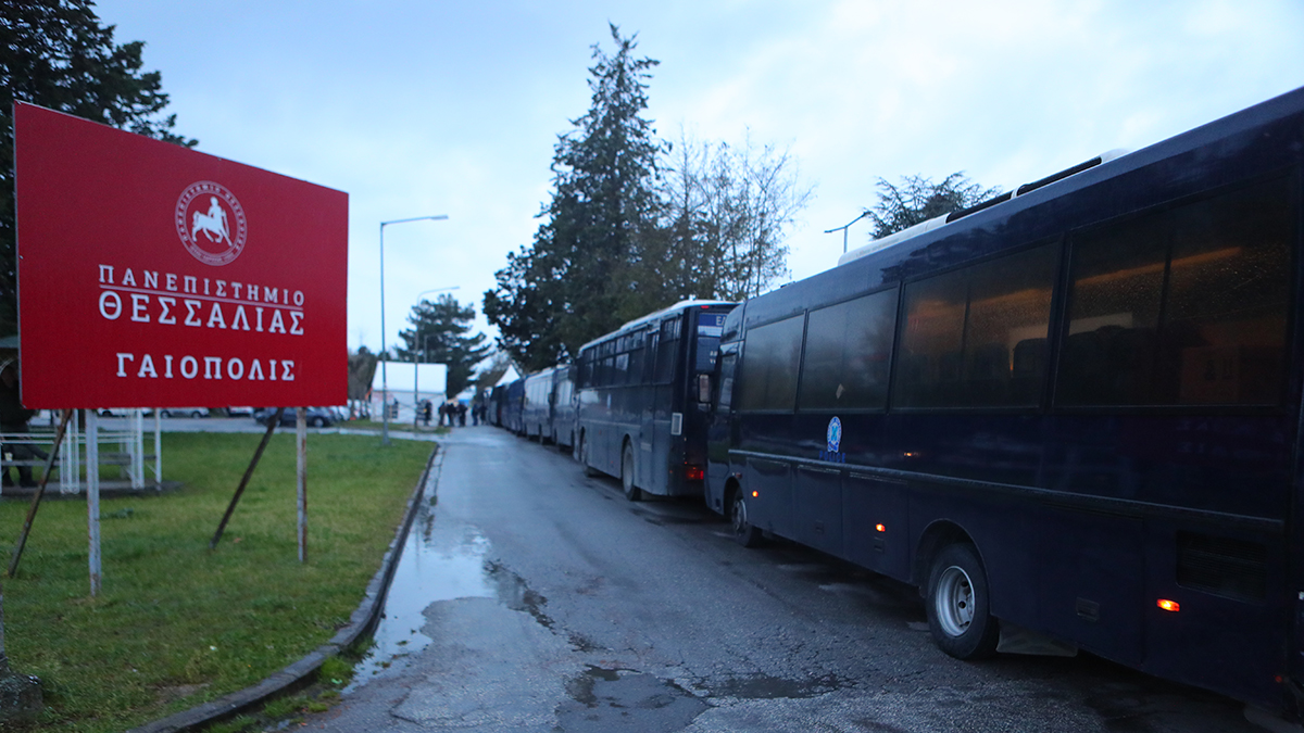 Νέα ένταση στη δίκη για τα Τέμπη – Επανέναρξη σήμερα με… «ταξιθέτες» και face control – Live όλες οι εξελίξεις