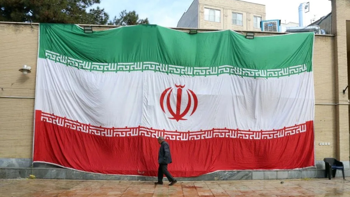 «Συντριπτικές επιθέσεις» σε ΗΠΑ και Ισραήλ προανήγγειλε ο στρατός του Ιράν