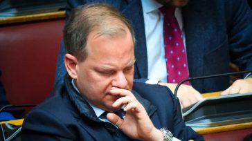 Άδοξη έξοδος Κώστα Καραμανλή (του Αχιλλέως) από την Πολιτική