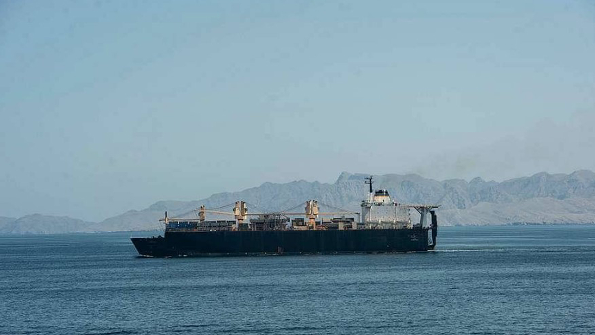 Διελεύσεις πλοίων καταγράφονται τις τελευταίες ώρες από τα Στενά του Ορμούζ