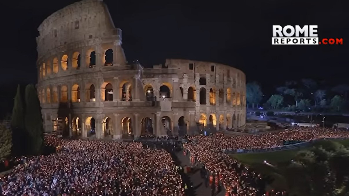 Ρώμη: Σε εξέλιξη η τελετή της «Οδού του Σταυρού» της Μεγάλης Παρασκευής των Καθολικών