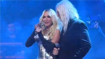 Άννα Βίσση: Συγκινητικό φινάλε στο Hotel Ερμού – Το μεγάλο «ευχαριστώ» και το φιλί με τον Νίκο Καρβέλα