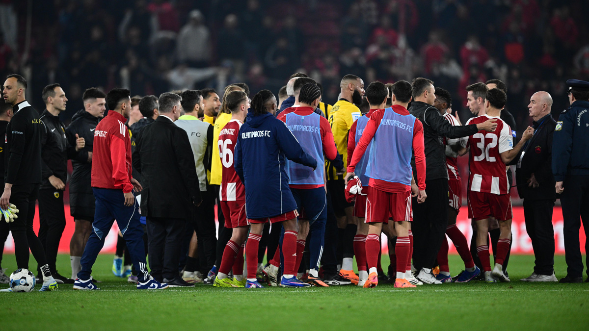 Σύρραξη μετά τη λήξη του ντέρμπι