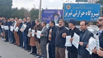 Ιράν: Πολίτες σχηματίζουν ανθρώπινες αλυσίδες μπροστά από υποδομές