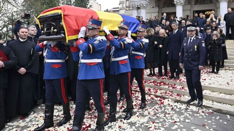 Με στρατιωτικές τιμές το τελευταίο «αντίο» στον Μιρτσέα Λουτσέσκου