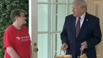 Ο Τραμπ παρήγγειλε χάμπουργκερ στον Λευκό Οίκο