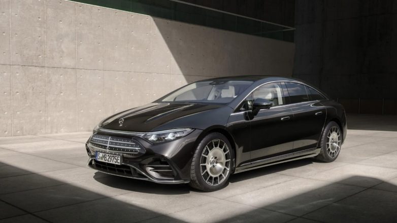 Ανανεωμένη Mercedes EQS: Με 926χλμ. αυτονομία, έως 585 άλογα και yoke τιμόνι 