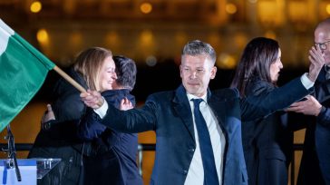 Ο Πέτερ Μάγιαρ αλλάζει πρωθυπουργικό γραφείο