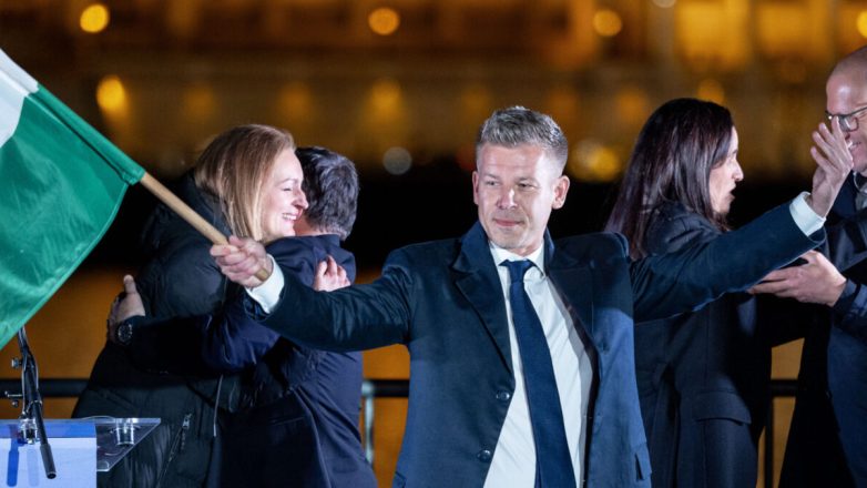 Ο Πέτερ Μάγιαρ αλλάζει πρωθυπουργικό γραφείο