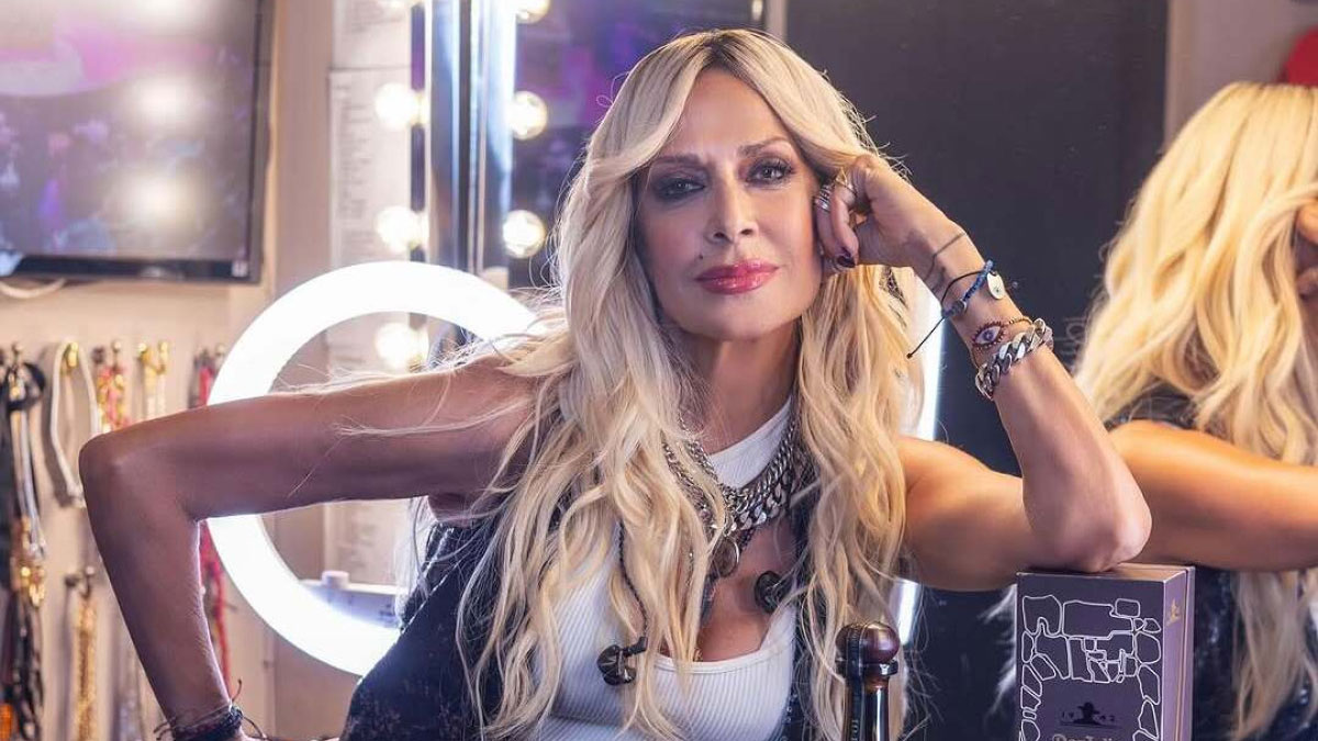 Άννα Βίσση: Απολαμβάνει διακοπές στα εξωτικά Μπόρα-Μπόρα