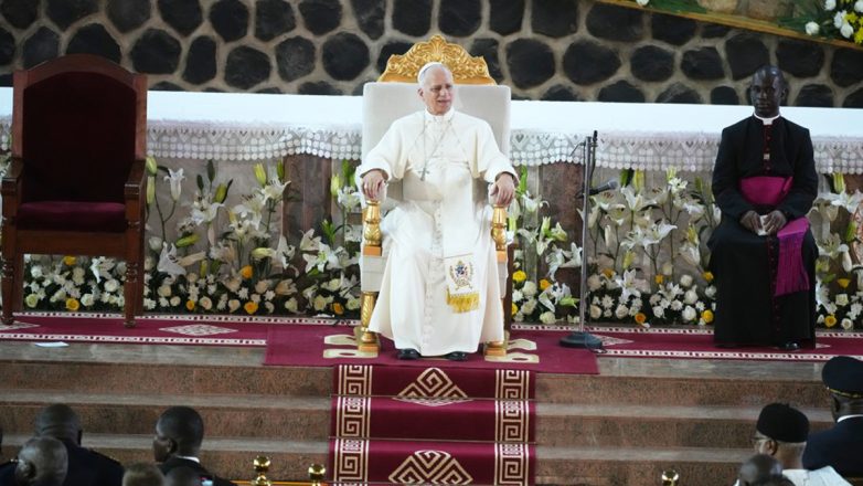 Πάπας από Καμερούν: Μια χούφτα τυράννων καταστρέφει τον κόσμο