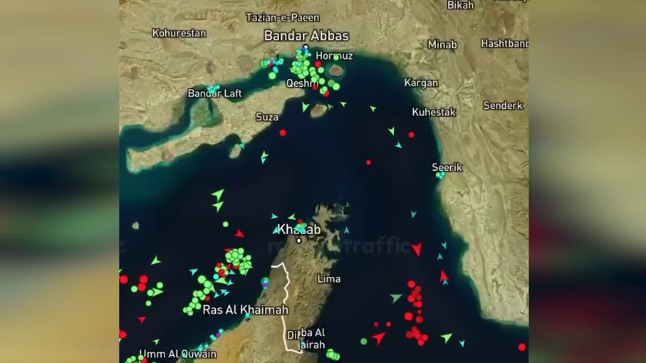 Περίπου 20 πλοία κινούνται προς τα Στενά του Ορμούζ