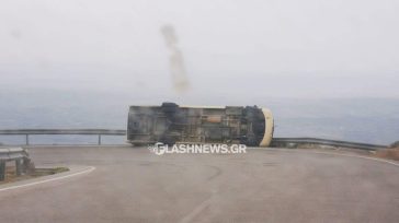 Χανιά: Ανετράπη λεωφορείο – Θυελλώδεις οι άνεμοι στην περιοχή