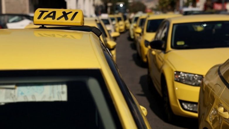 Συνελήφθη 41χρονος οδηγός με πλαστή άδεια ταξί στο λιμάνι του Πειραιά