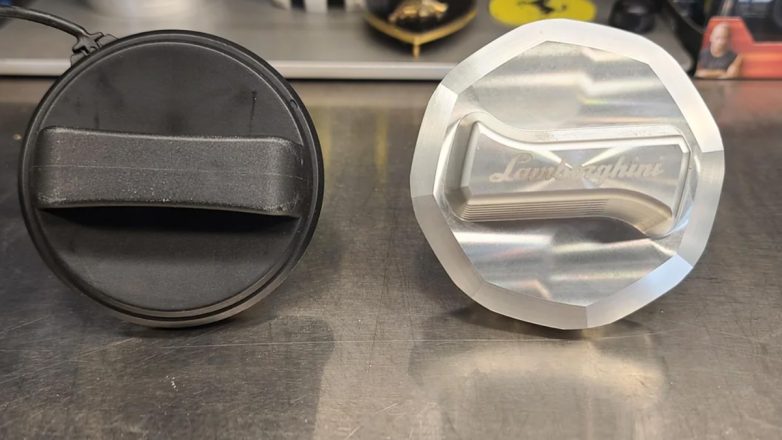 Η Lamborghini τού ζητούσε 1.300 δολάρια για μία τάπα. Βρήκε ολόιδια σε Ford Focus με 40 δολάρια