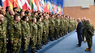 Επίσκεψη Δένδια και Αρχηγών ΓΕΕΘΑ και ΓΕΣ στην έδρα της Ελληνικής Δύναμης Κοσσυφοπεδίου στην Πρίστινα