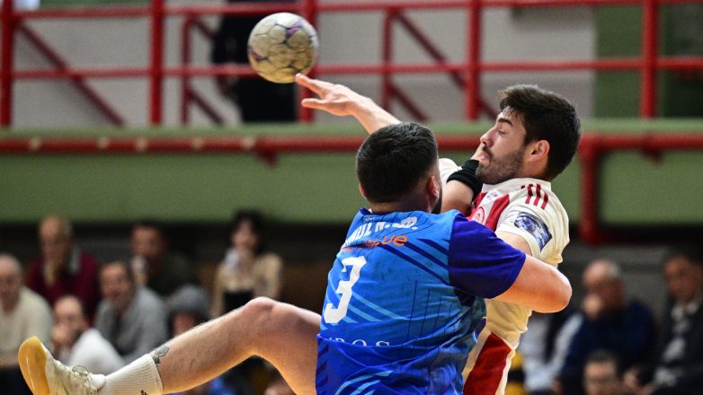 O Ολυμπιακός έκαμψε με 30-23 την αντίσταση του Ιωνικού