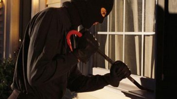 Εύβοια: Ληστές εισέβαλαν σε σπίτι και υπό την απειλή μαχαιριού άρπαξαν χρήματα και χρυσαφικά