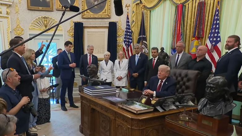 LIVE: Τραμπ: «Το Ιράν δεν μπορεί να μας εκβιάζει»