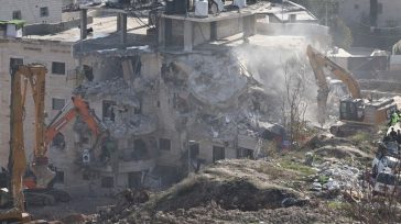 Το Ισραήλ κατεδαφίζει κτήρια στον νότιο Λίβανο