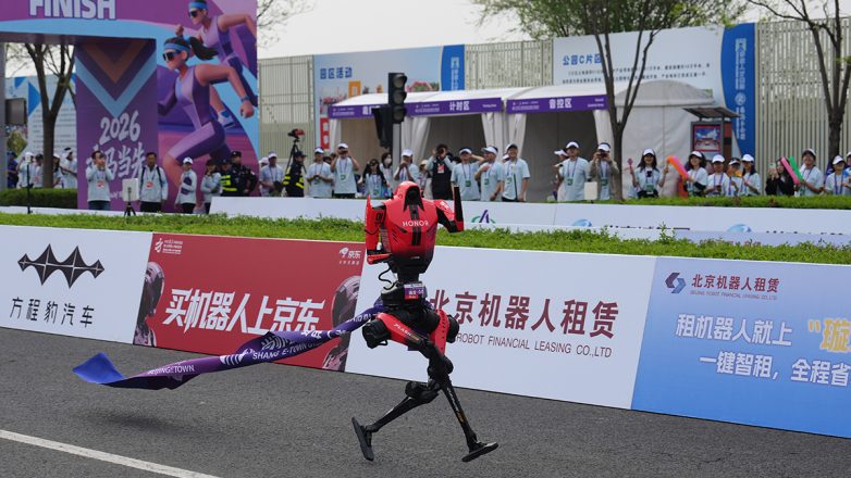 Εικόνες από το μέλλον με ανθρωποειδή να τρέχουν Μαραθώνιο