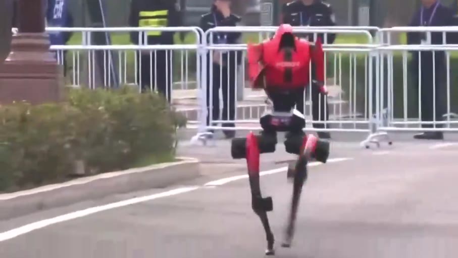 Εικόνες από το μέλλον με ανθρωποειδή να τρέχουν Μαραθώνιο