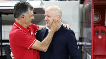 Μην κάνει το λάθος η ΑΕΚ, ο Ολυμπιακός καραδοκεί