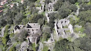 Παλιά Φάρσα Κεφαλονιάς: Το χωριό που πάγωσε στον χρόνο!