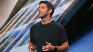 Τζον Τέρνους: Ποιος είναι ο νέος CEO της Apple