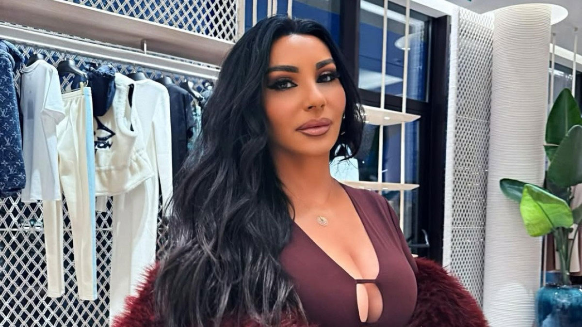 Πόπη Μαλλιωτάκη: Το εντυπωσιακό κορμί και μπούστο της μαγνητίζουν τα βλέμματα στην παραλία