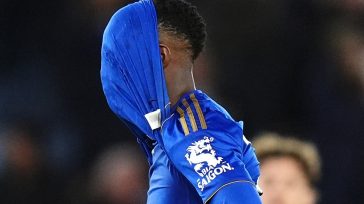 Άγρια γιούχα έξω από το γήπεδο της Λέστερ