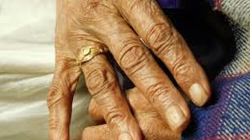 Χαλκίδα: 70χρονη ξυλοκοπήθηκε άγρια από την κόρη της και τον σύντροφό της