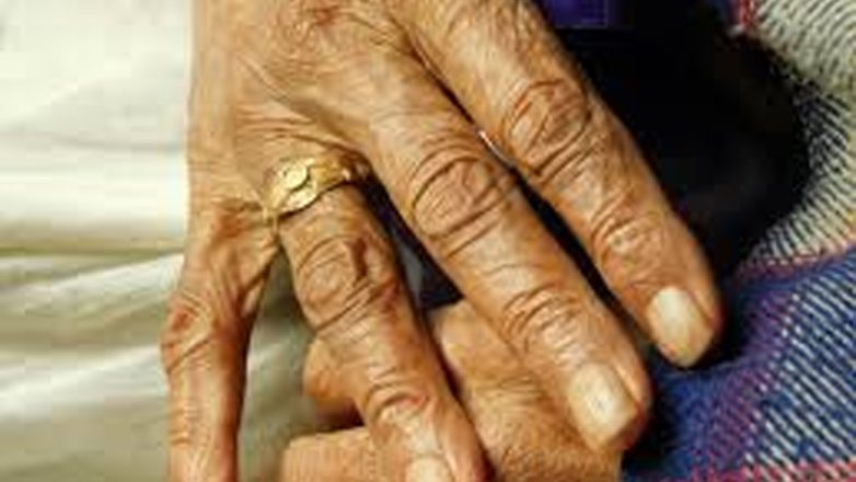 Χαλκίδα: 70χρονη ξυλοκοπήθηκε άγρια από την κόρη της και τον σύντροφό της