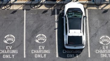 Ηνωμένο Βασίλειο: Θα απαγορεύσει τις πωλήσεις νέων βενζινοκίνητων και πετρελαιοκίνητων μοντέλων, από το 2030